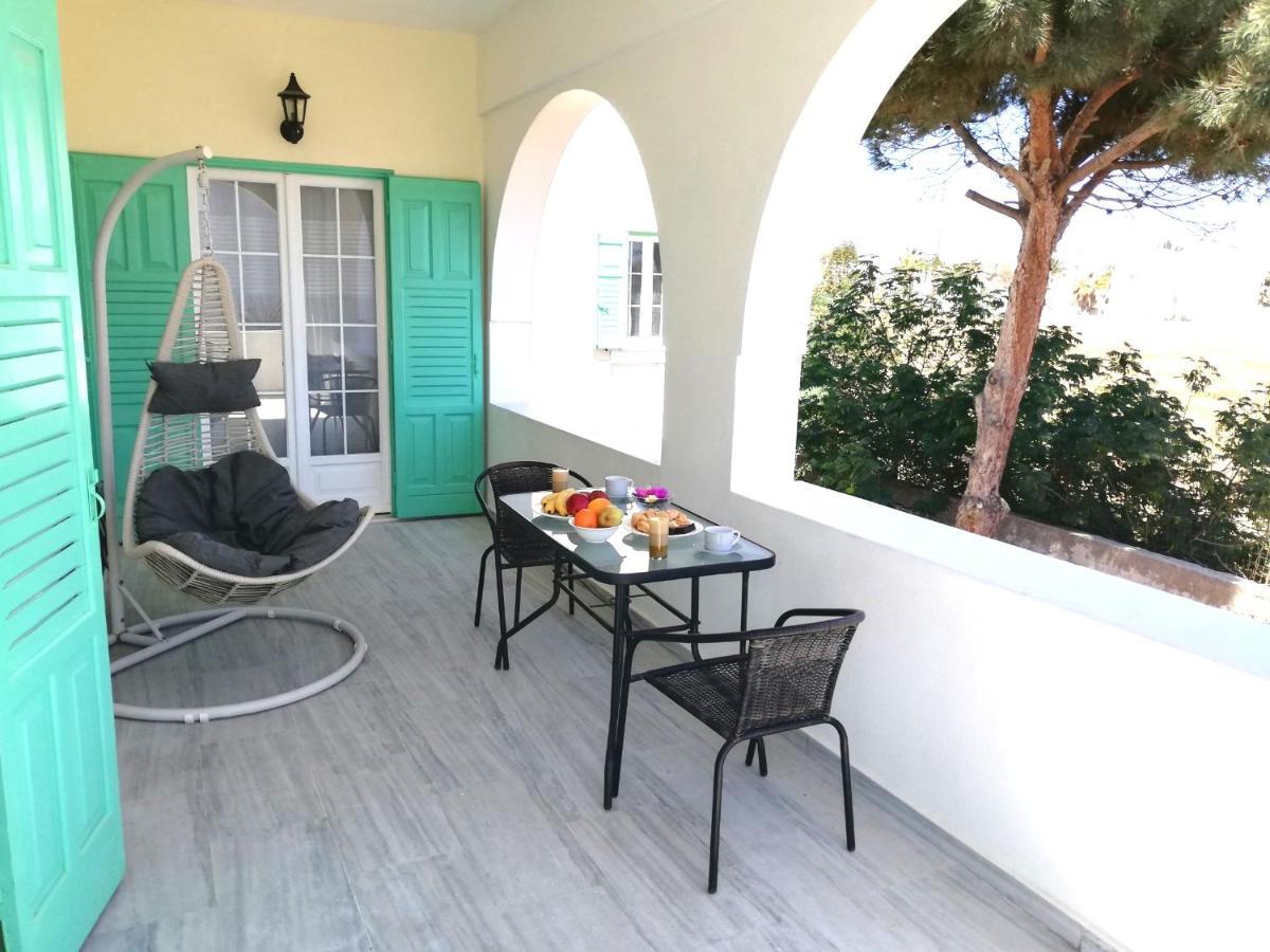 Kamari Beach Houses With Balcony And Garden Eksteriør bilde