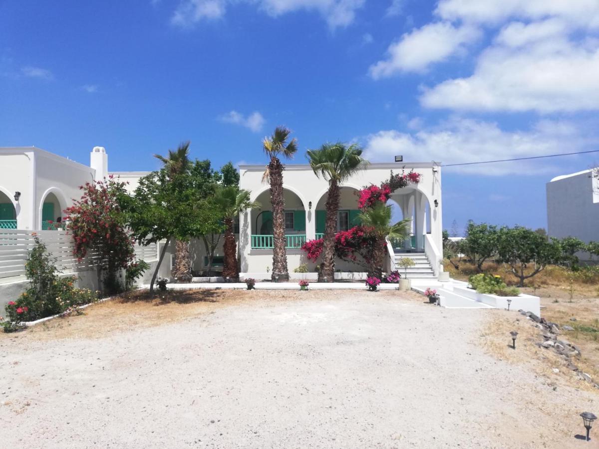 Kamari Beach Houses With Balcony And Garden Eksteriør bilde