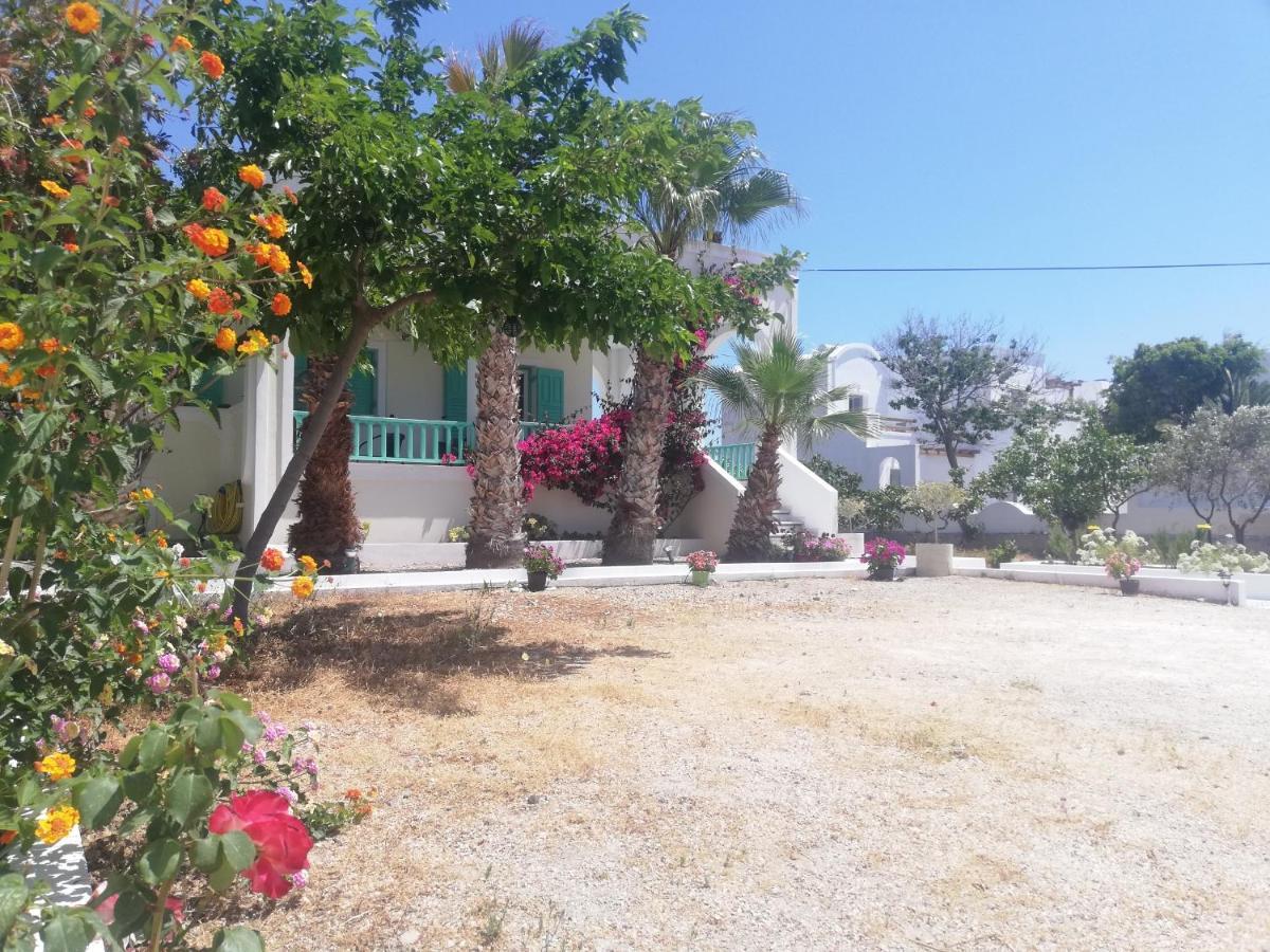Kamari Beach Houses With Balcony And Garden Eksteriør bilde