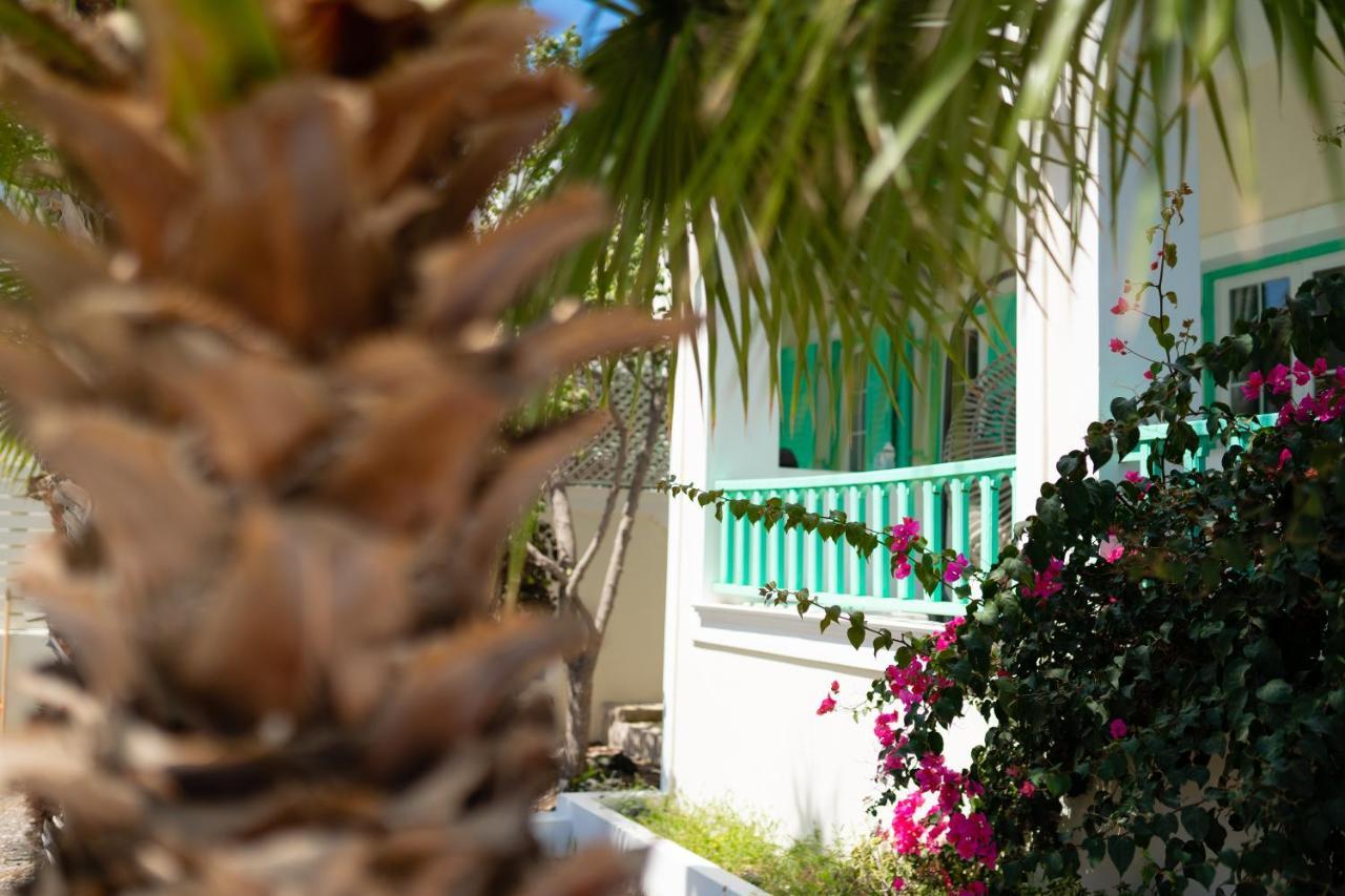Kamari Beach Houses With Balcony And Garden Eksteriør bilde