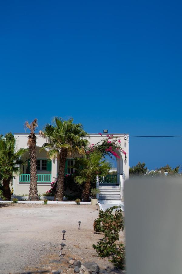 Kamari Beach Houses With Balcony And Garden Eksteriør bilde