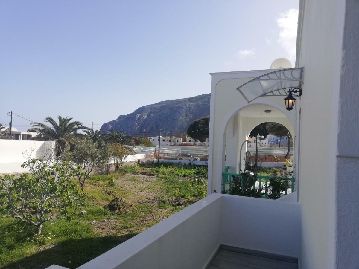 Kamari Beach Houses With Balcony And Garden Eksteriør bilde