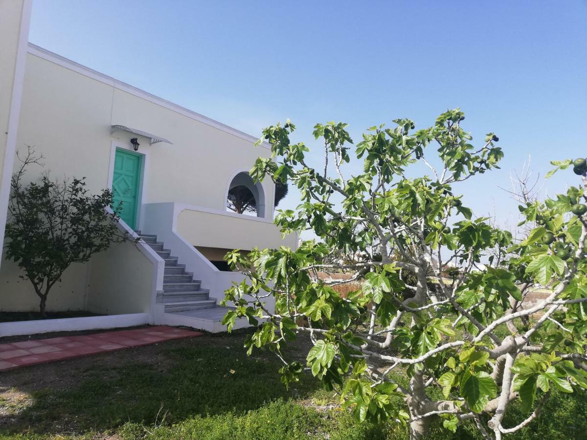 Kamari Beach Houses With Balcony And Garden Eksteriør bilde